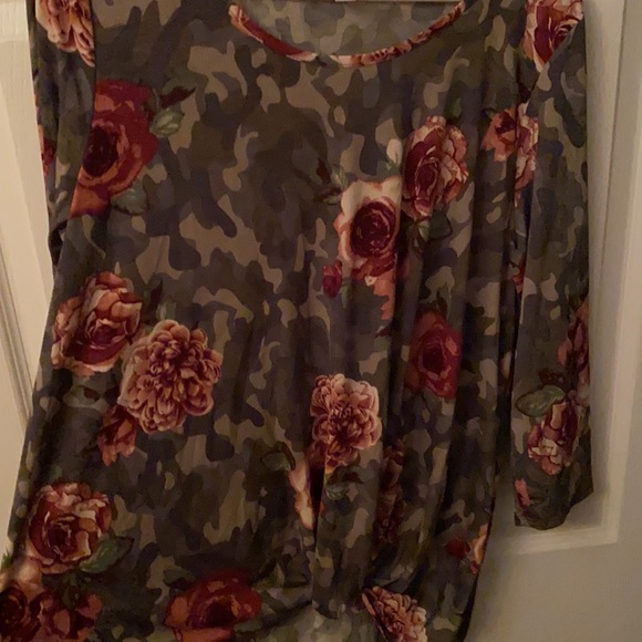 Camo with Roses top - Picture 4 of 5